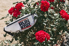 Lade das Bild in den Galerie-Viewer, WE RUN STGT - Gürteltasche / Fanny Pack / Pusher Bag - Schwarz