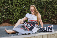 Lade das Bild in den Galerie-Viewer, WE RUN STGT - Gürteltasche / Fanny Pack / Pusher Bag - Schwarz