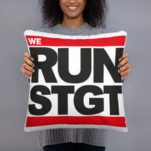 Lade das Bild in den Galerie-Viewer, We RUN STGT - das Knuffelkuschelkissen